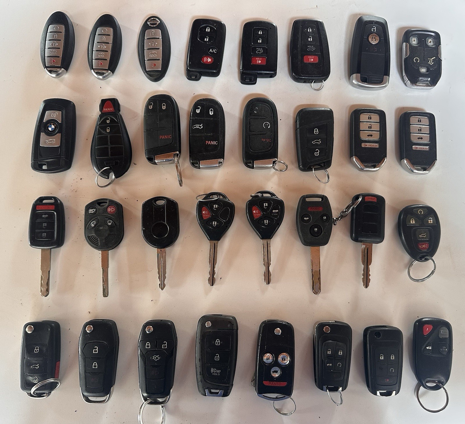 Lot of 32 Smart keys key fobs remotes transmitters keyless entry OEM Lot of 32 Smart keys key fobs remotes transmitters keyless entry OEM