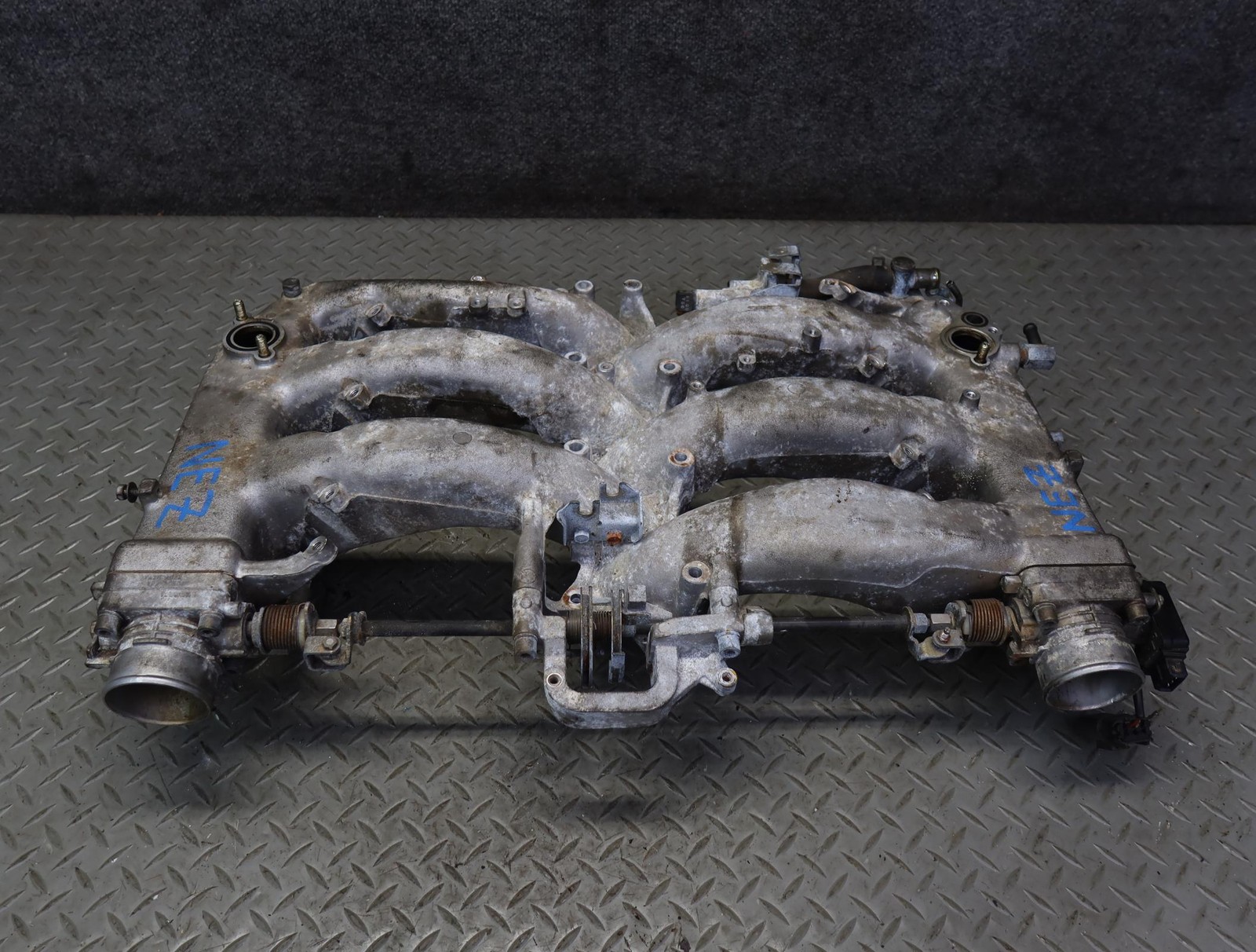 90-96 NISSAN Z32 300ZX NA VG30DE UPPER INTAKE MANIFOLD W IDLE CONTROL VALVE OEM
