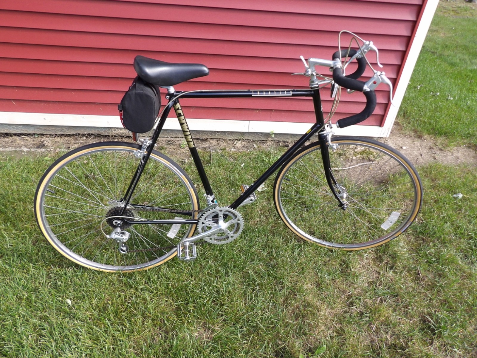 Vintage 1980s Schwinn Traveler Road Bike 12 Speed Original Excellent Conditions