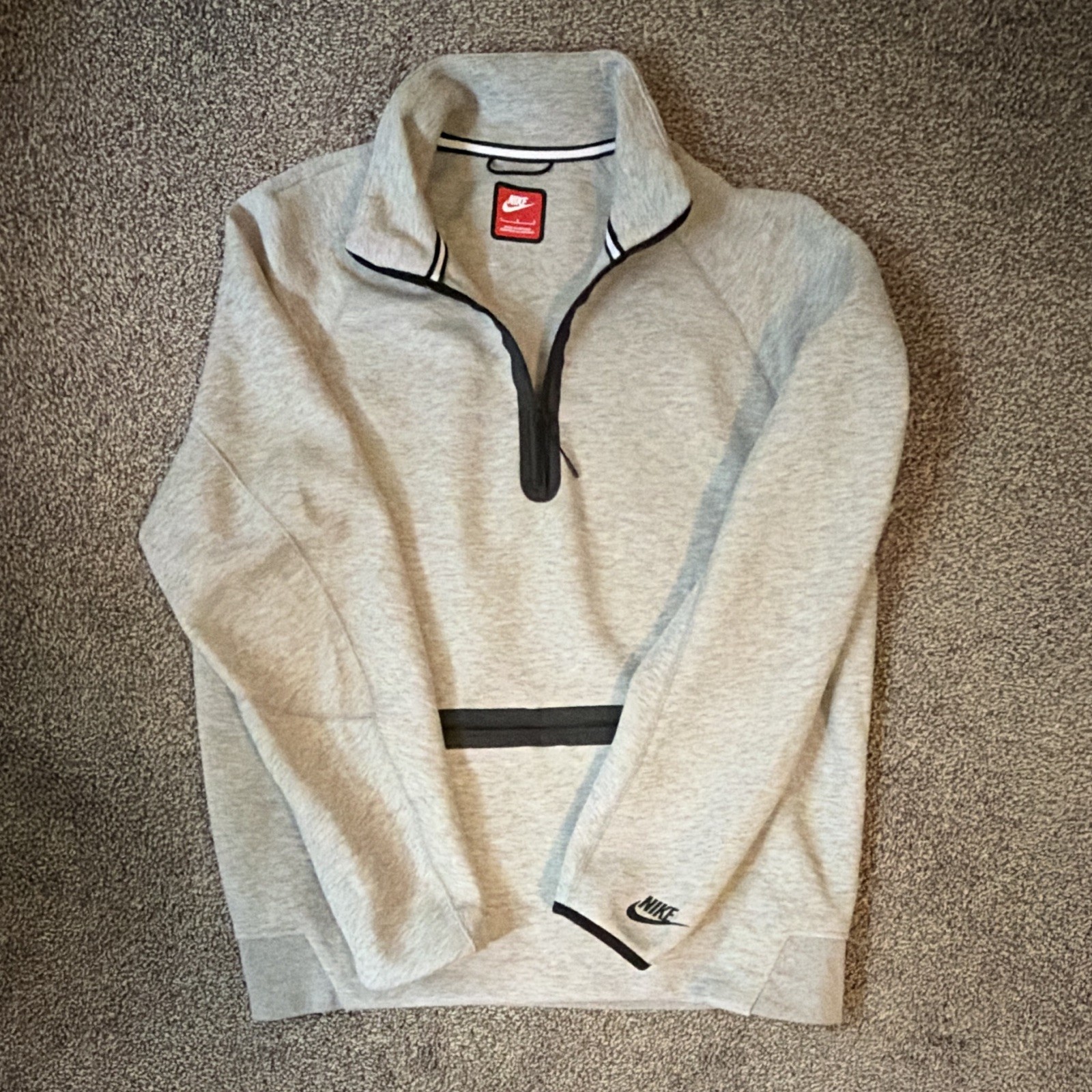 Nike Men\'s Sportswear Tech Fleece 1/2 Zip Sweatshirt Size L Nike Men\'s Sportswear Tech Fleece 1/2 Zip Sweatshirt Size L