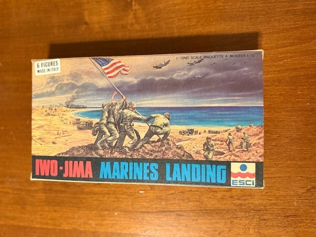 1/72 ESCI WWII US Marines Iwo Jima Assembly Set 8062 box open parts sealed 1/72 ESCI WWII US Marines Iwo Jima Assembly Set 8062 box open parts sealed