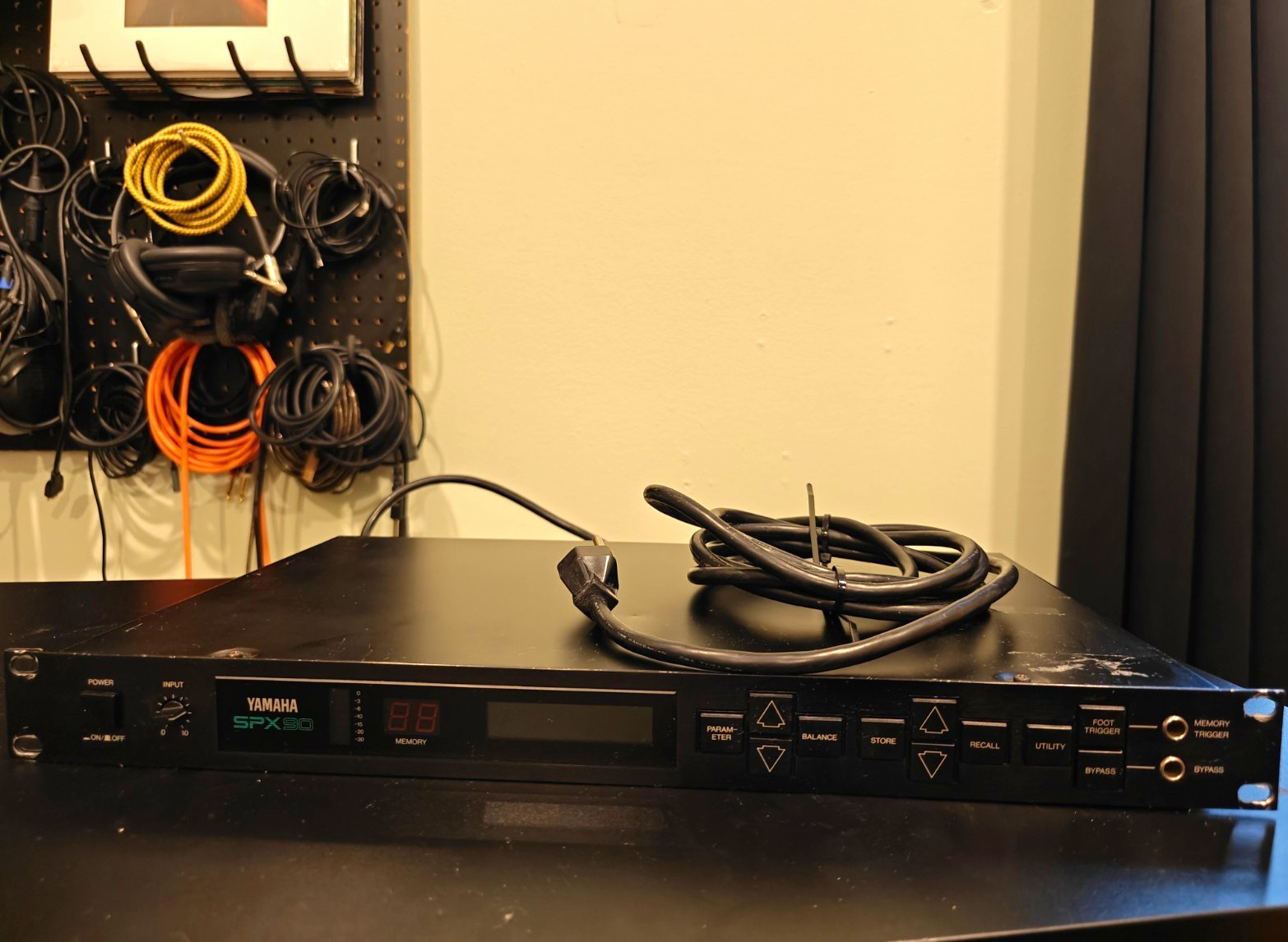 Yamaha SPX90 Digital Sound Processor 1U Rack Reverb MIDI 90 Presets Yamaha SPX90 Digital Sound Processor 1U Rack Reverb MIDI 90 Presets