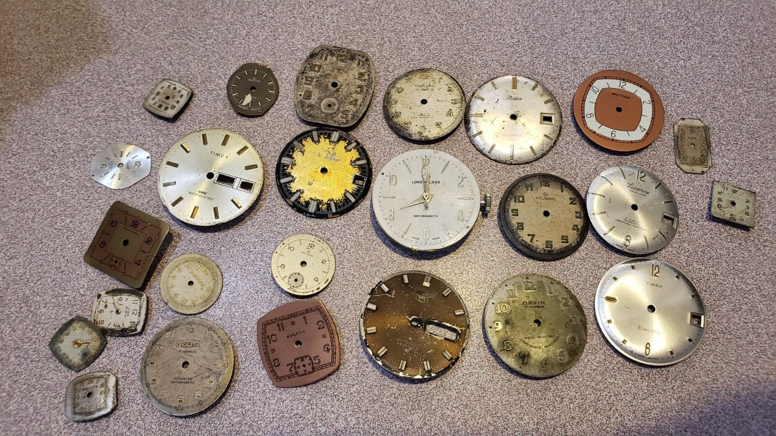 Vintage 1970\'s 60\'s LOT of 25 Men\'s Watch Dials Round Art Bulova Timex Helbros