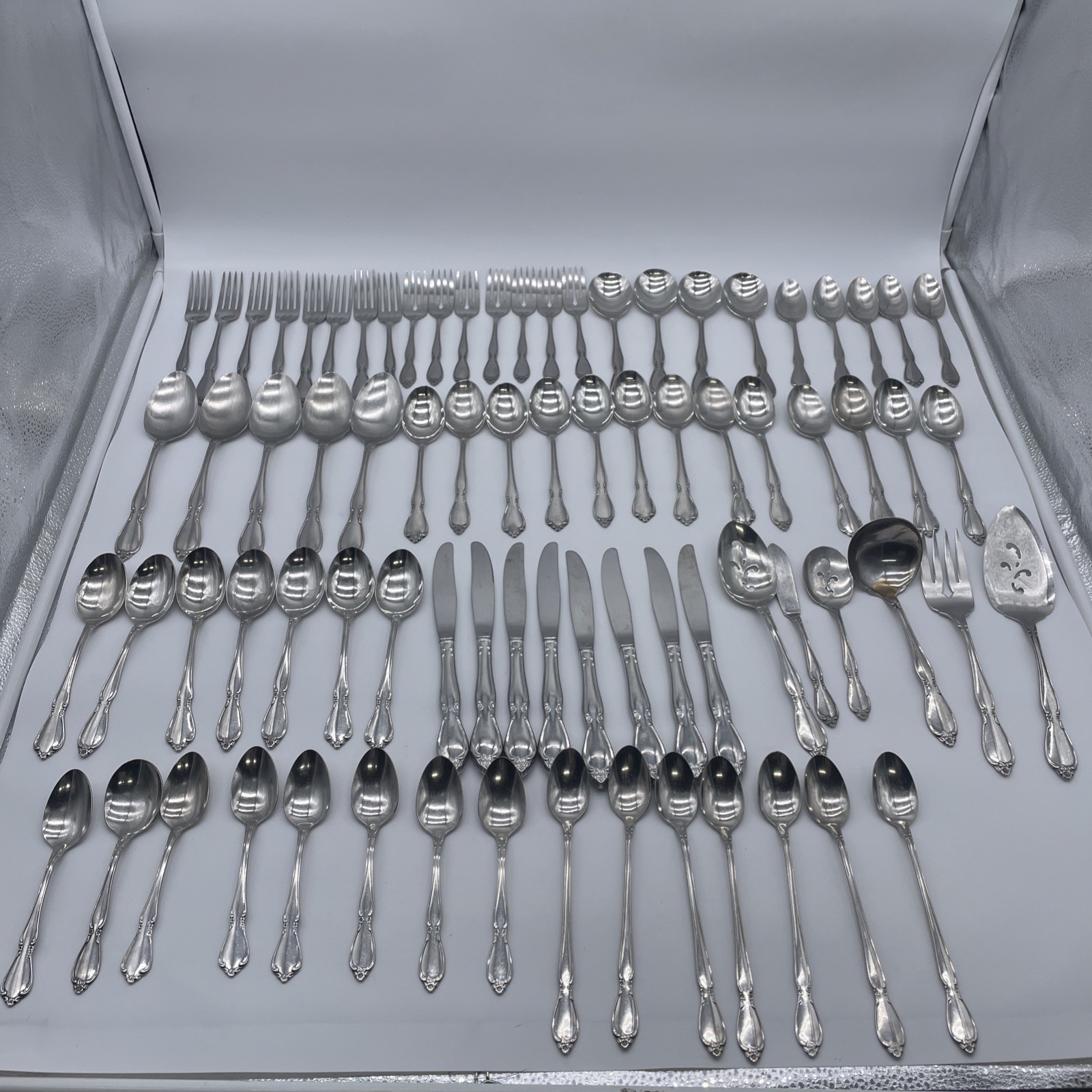 78 Pcs Oneida Community And Oneidacraft Deluxe Stainless Mixed Lot Flatware 78 Pcs Oneida Community And Oneidacraft Deluxe Stainless Mixed Lot Flatware