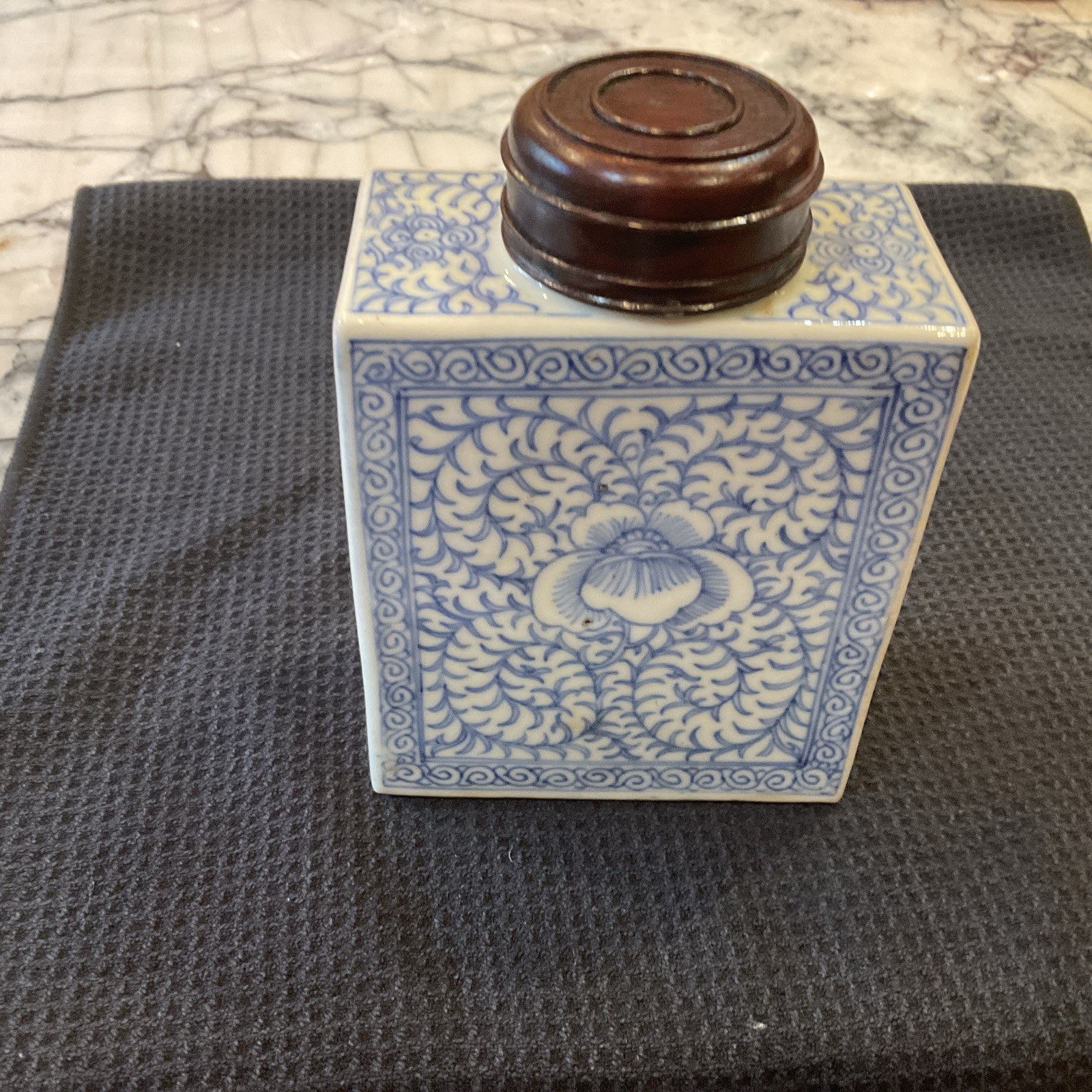 Antique 19th c. Chinese Blue and White Motif Lotus Porcelain Tea Caddy 6\'\'