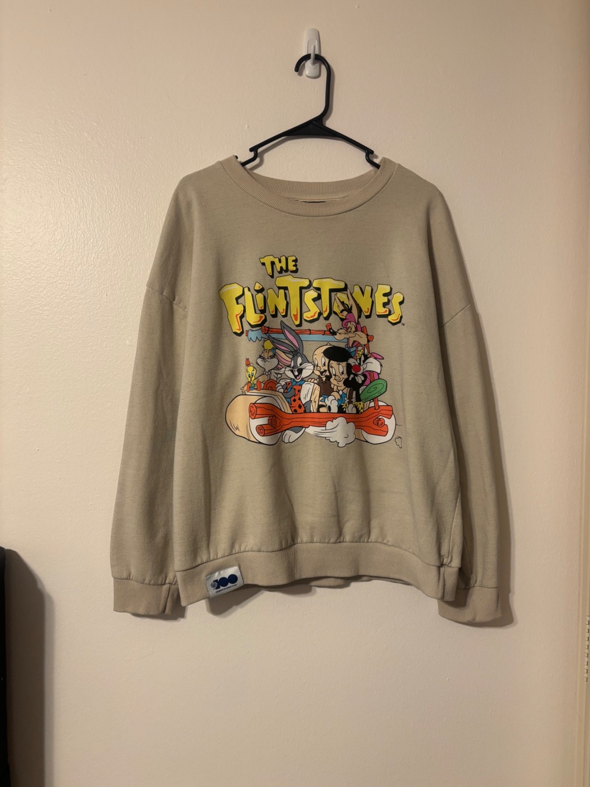 Warner Bros. WB 100 x The Flintstones / Looney Tunes Crewneck Sweatshirt – Size Warner Bros. WB 100 x The Flintstones / Looney Tunes Crewneck Sweatshirt – Size