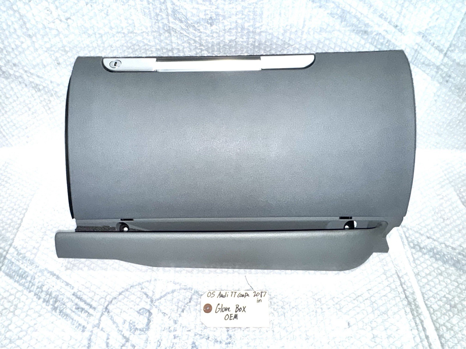 2000 2001 2002 2003 2004 2005 2006 Audi TT Glove Box Assembly Gray OEM