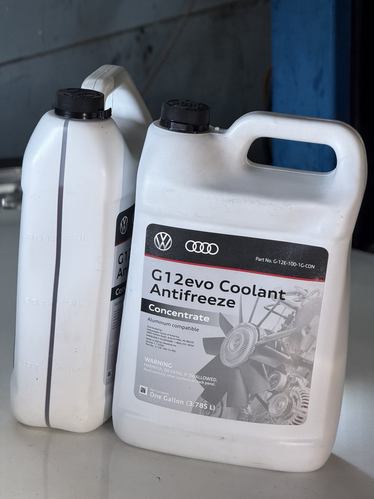 Genuine VW Audi G12evo Coolant Antifreeze Concentrate 1 Gallon G-12E-100-1G-CON Genuine VW Audi G12evo Coolant Antifreeze Concentrate 1 Gallon G-12E-100-1G-CON