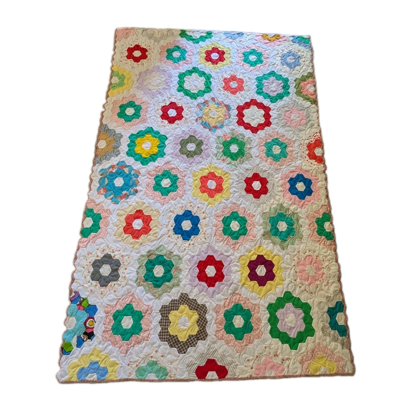 VTG Handmade Grandma’s Flower Garden Hanging Decor Scalloped Edge Quilt 86x56\