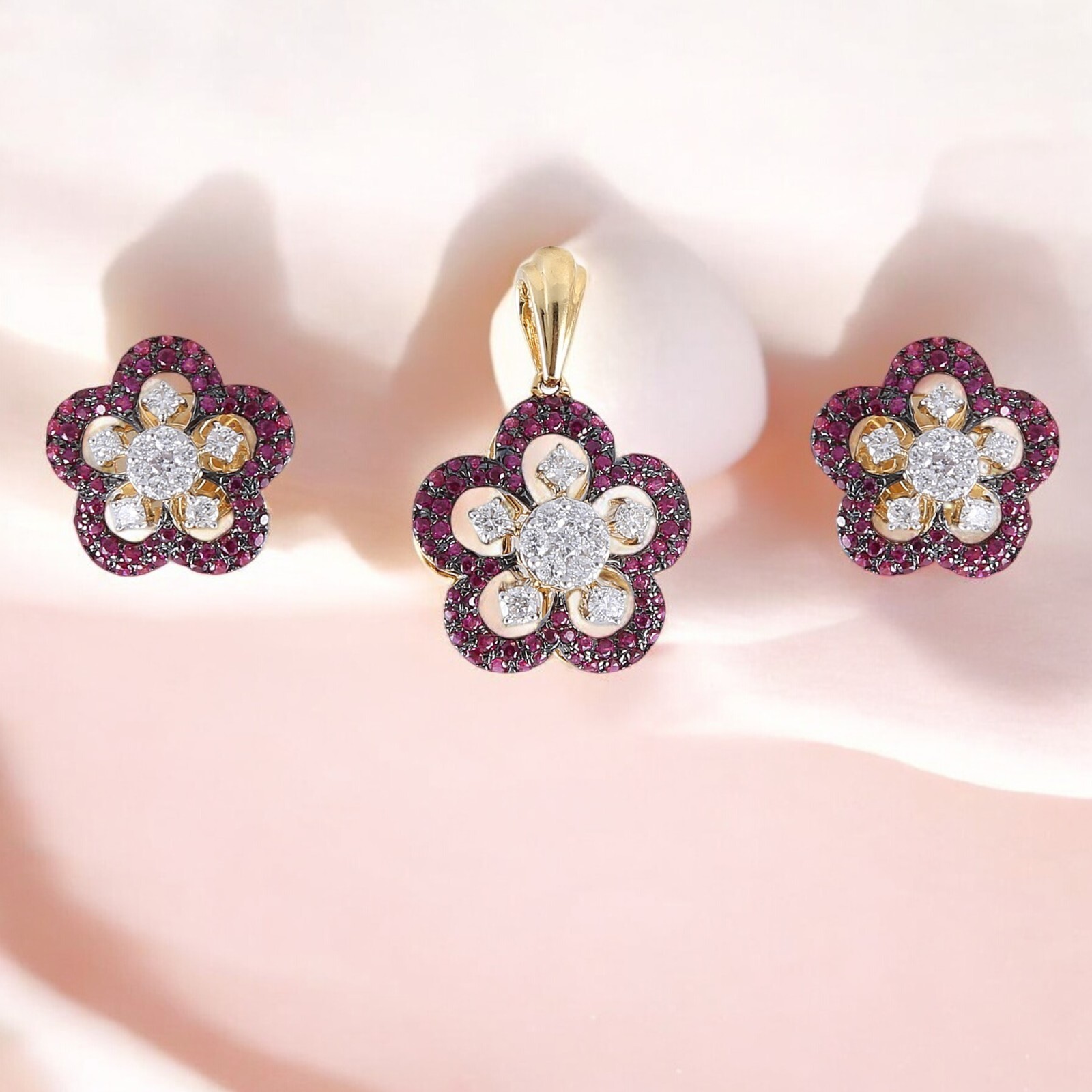 3.60 Cts Round Brilliant Cut Diamonds Ruby Pendant Earrings Set 14K Yellow Gold