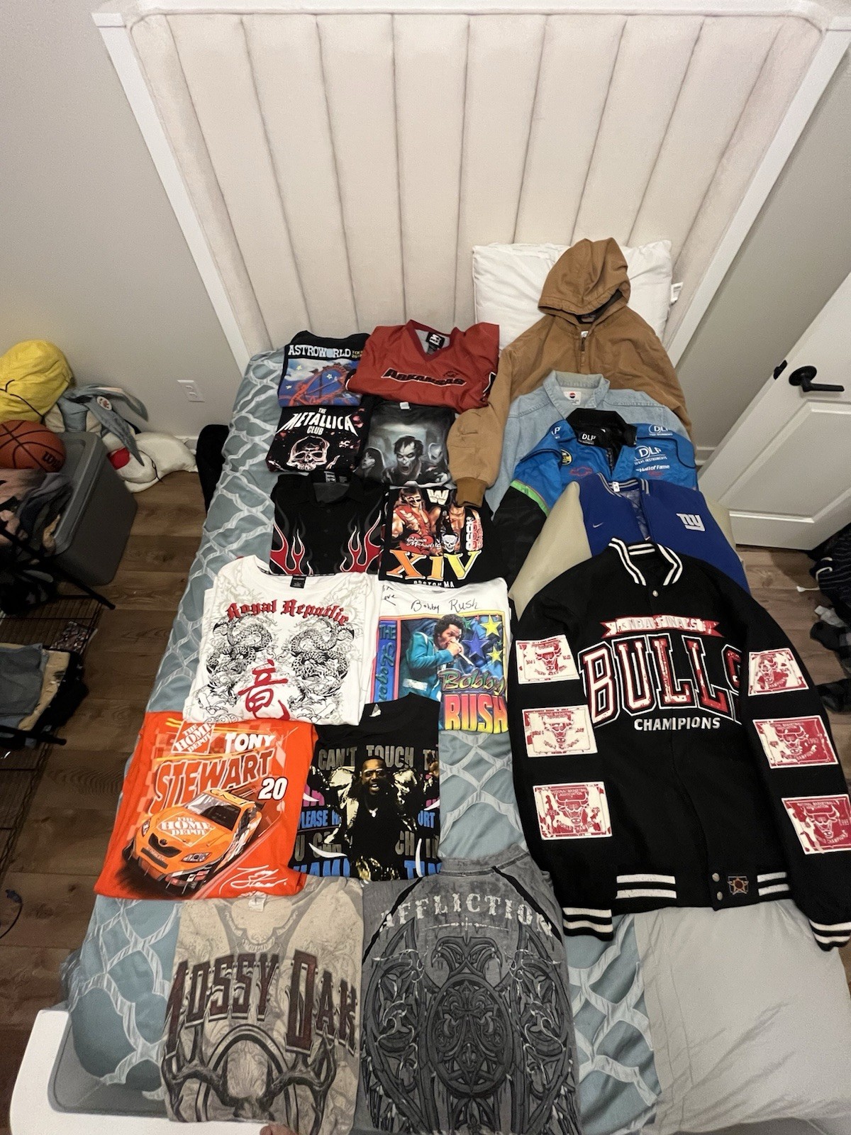 500+ PIECE VINTAGE CLOTHING WHOLESALE LOT RESELLER READY Huge 500+ Piece Lot
