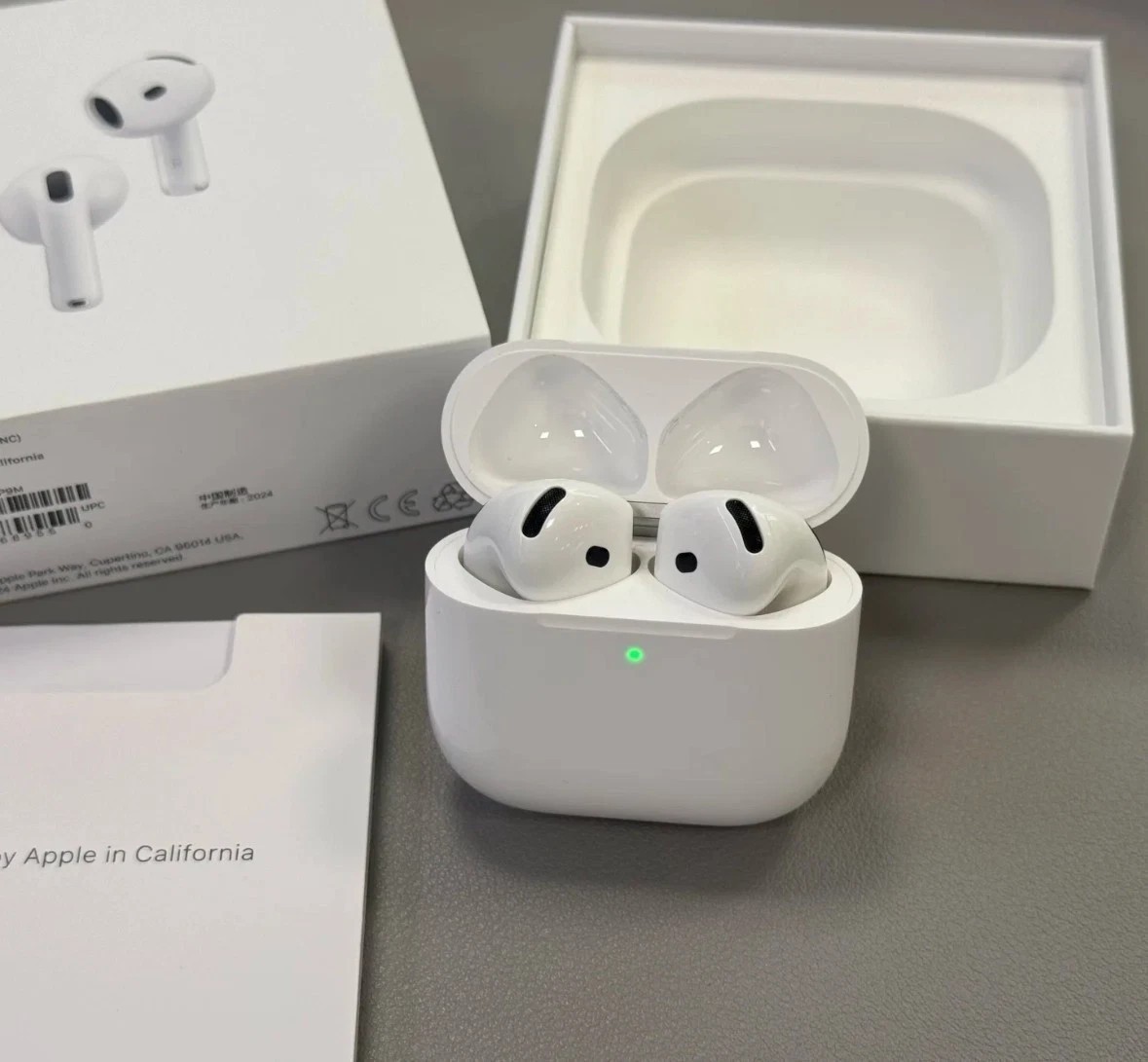 AppleAirPods4th Generation with USB-C Charging Case 4²th Generation NEW Sealed