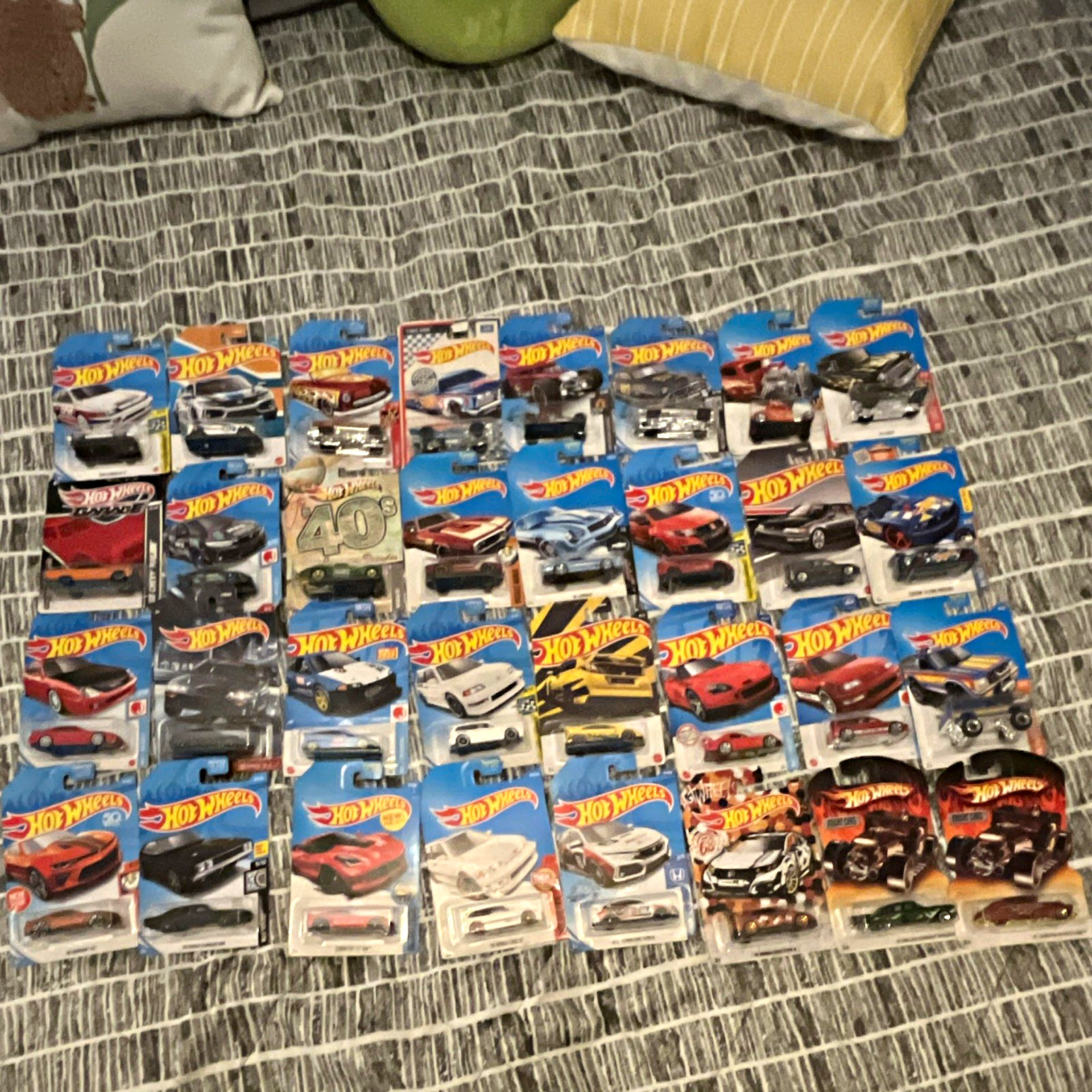 Hot Wheels big lot lot of 32 Hot Wheels big lot lot of 32