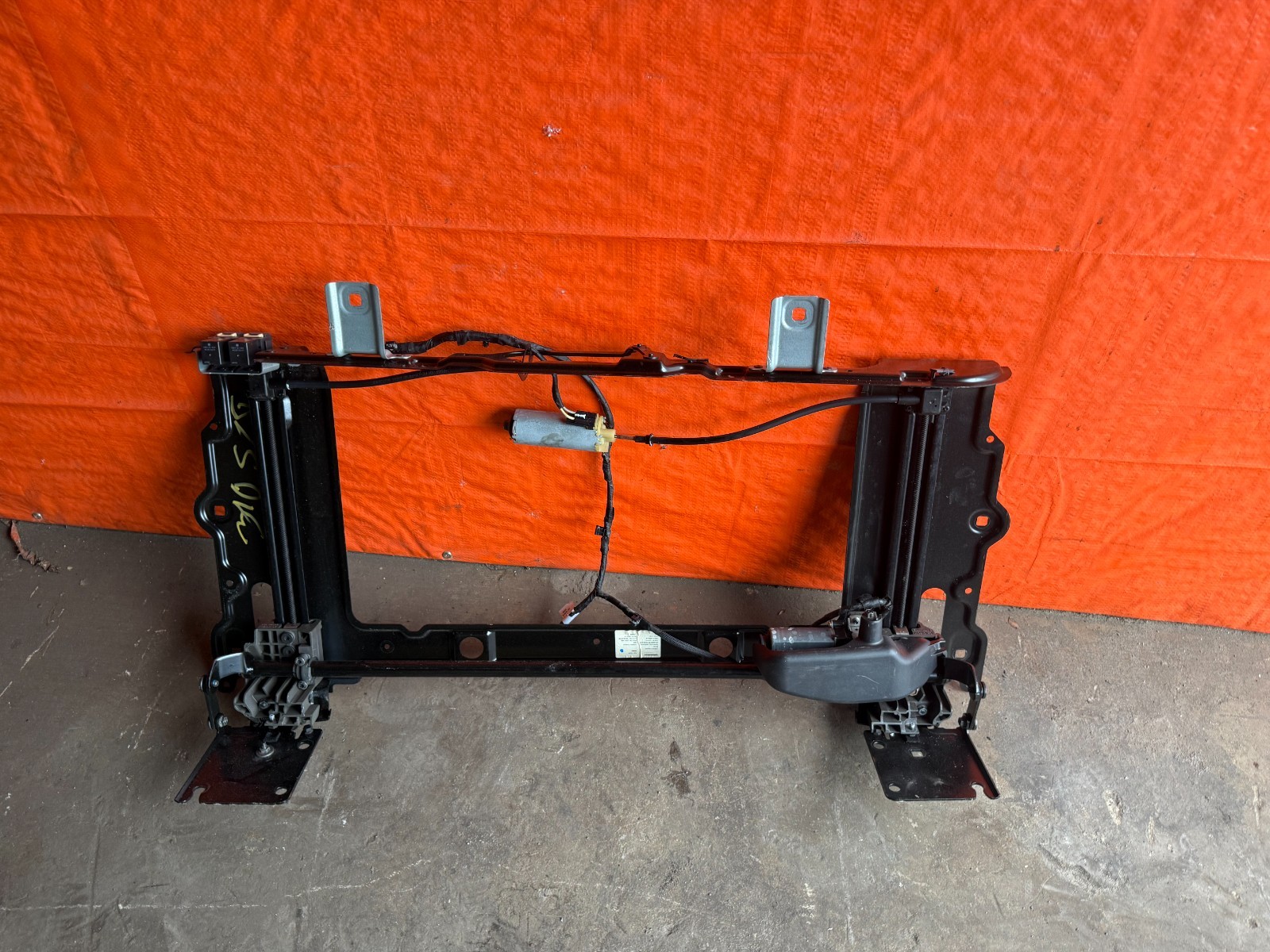 09-15 INFINITI G37 CONVERTIBLE - PARCEL SHELF FRAME W/ ALL MOTORS - OEM #310