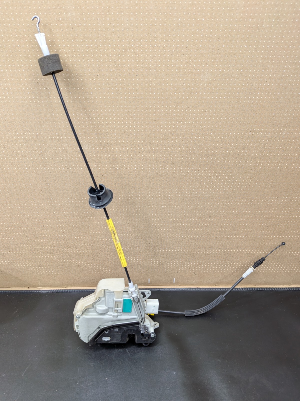 2009-2017 AUDI Q5 FRONT LEFT SIDE DOOR LATCH LOCK ACTUATOR 8J1837015 OEM 2009-2017 AUDI Q5 FRONT LEFT SIDE DOOR LATCH LOCK ACTUATOR 8J1837015 OEM