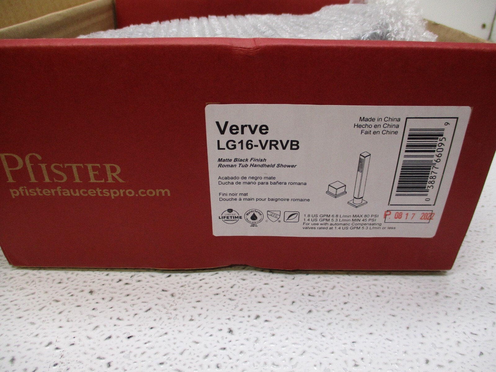 Pfister LG16-VRVB Verve Hand Shower w/Hose & Handle Black *HAS SMALL SCRATCHES Pfister LG16-VRVB Verve Hand Shower w/Hose & Handle Black *HAS SMALL SCRATCHES