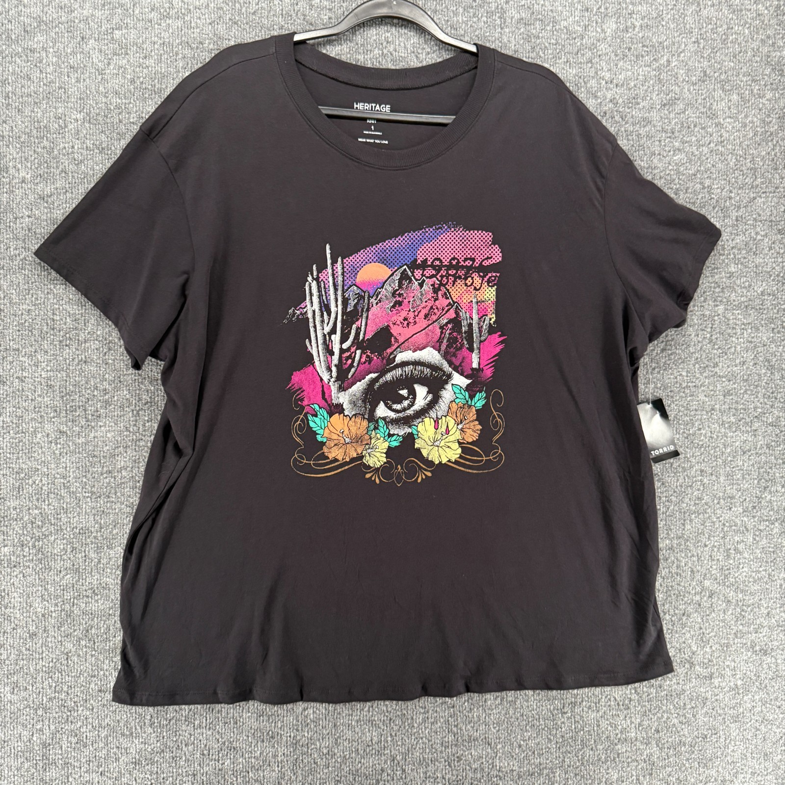 Torrid Top Womens 1X Black Eye Desert Graphic Crew Neck Short Sleeve Casual Torrid Top Womens 1X Black Eye Desert Graphic Crew Neck Short Sleeve Casual