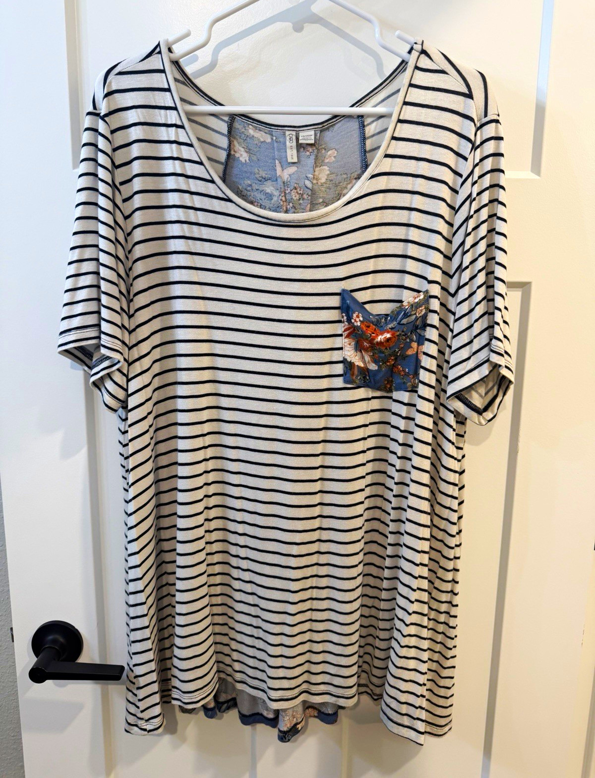 Cato Women\'s Plus 18W White/Blue Striped Floral Knit Tunic Top Pocket