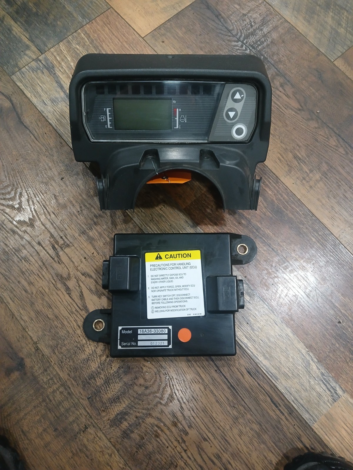 Caterpillar 91C0473010 Dash with 16A3633080 Mitsubishi Cat Controller Caterpillar 91C0473010 Dash with 16A3633080 Mitsubishi Cat Controller