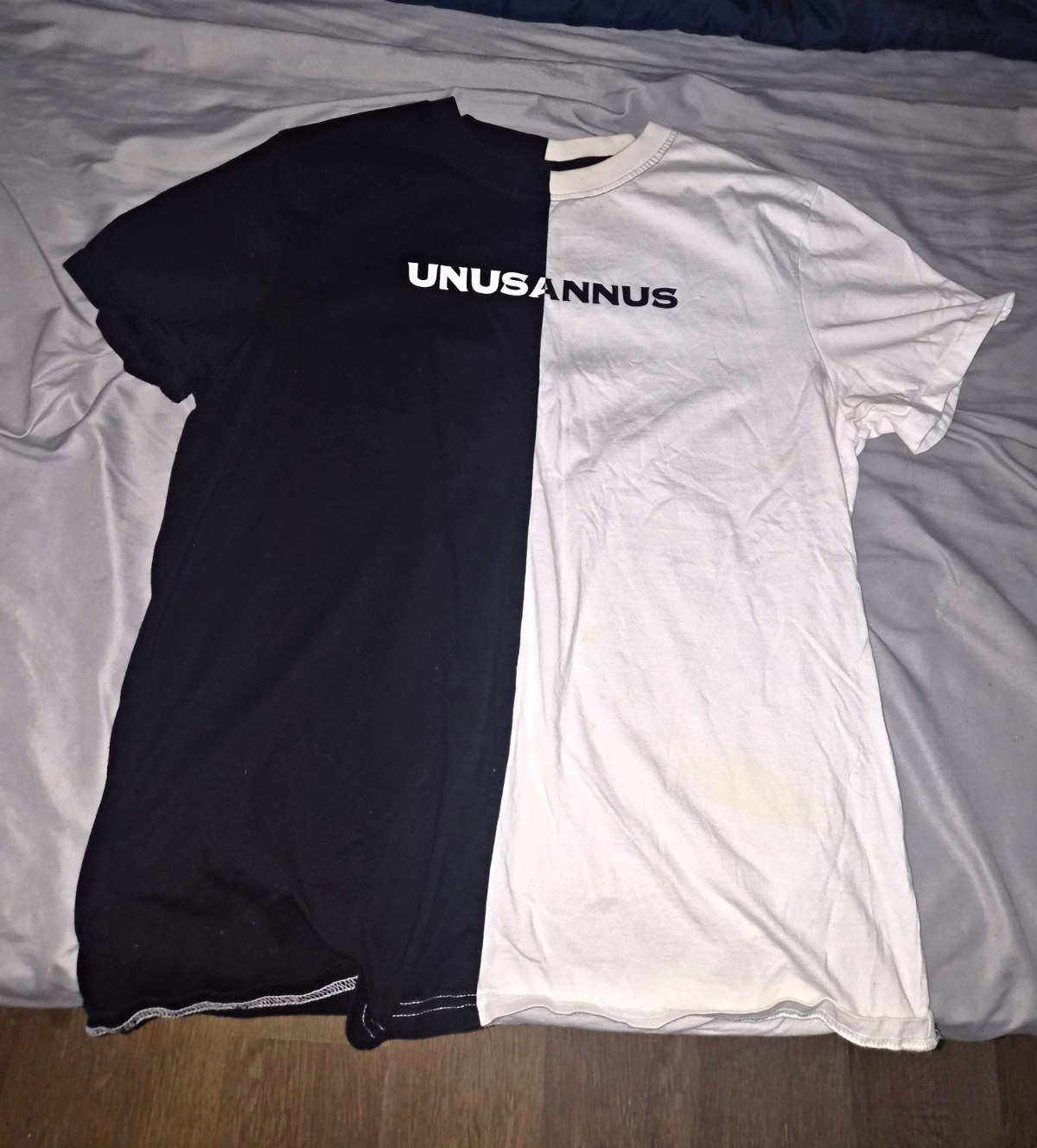 Unus Annus Official Merch Men\'s Black/White  T-Shirt  Short Sleeve Size L