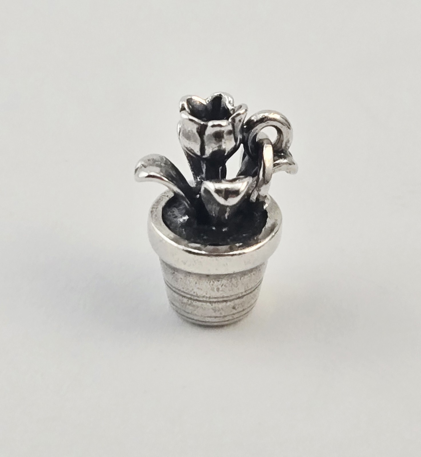 VTG Retired James Avery Sterling Silver Tulip in a Pot Charm Pendant 4.5g