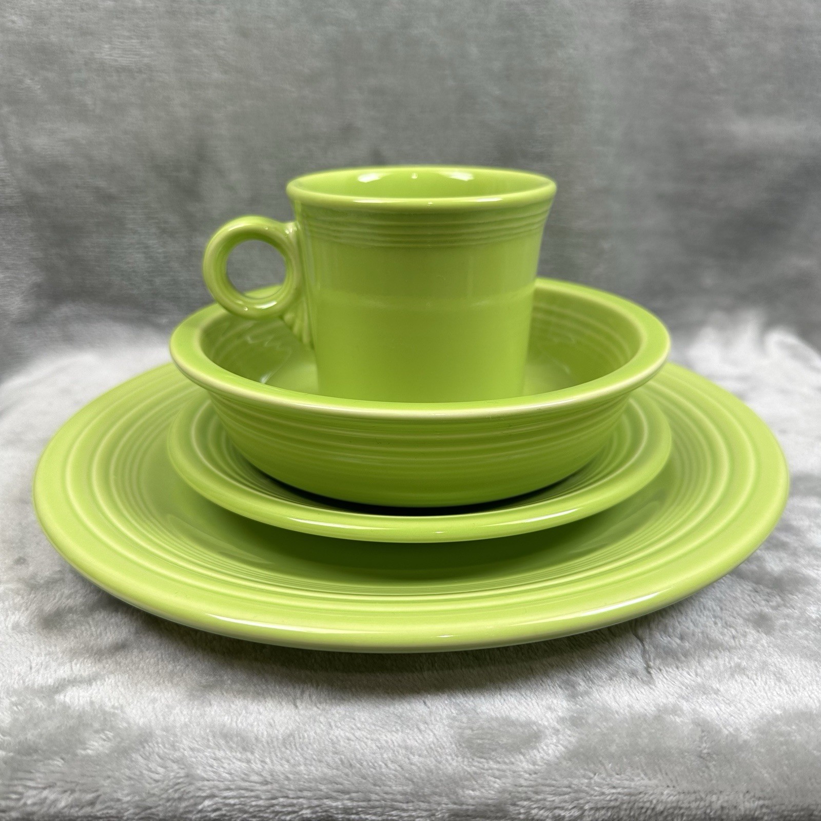 Fiesta Fiestaware Homer Laughlin 4 Pc Place Setting Chartreuse (retired)