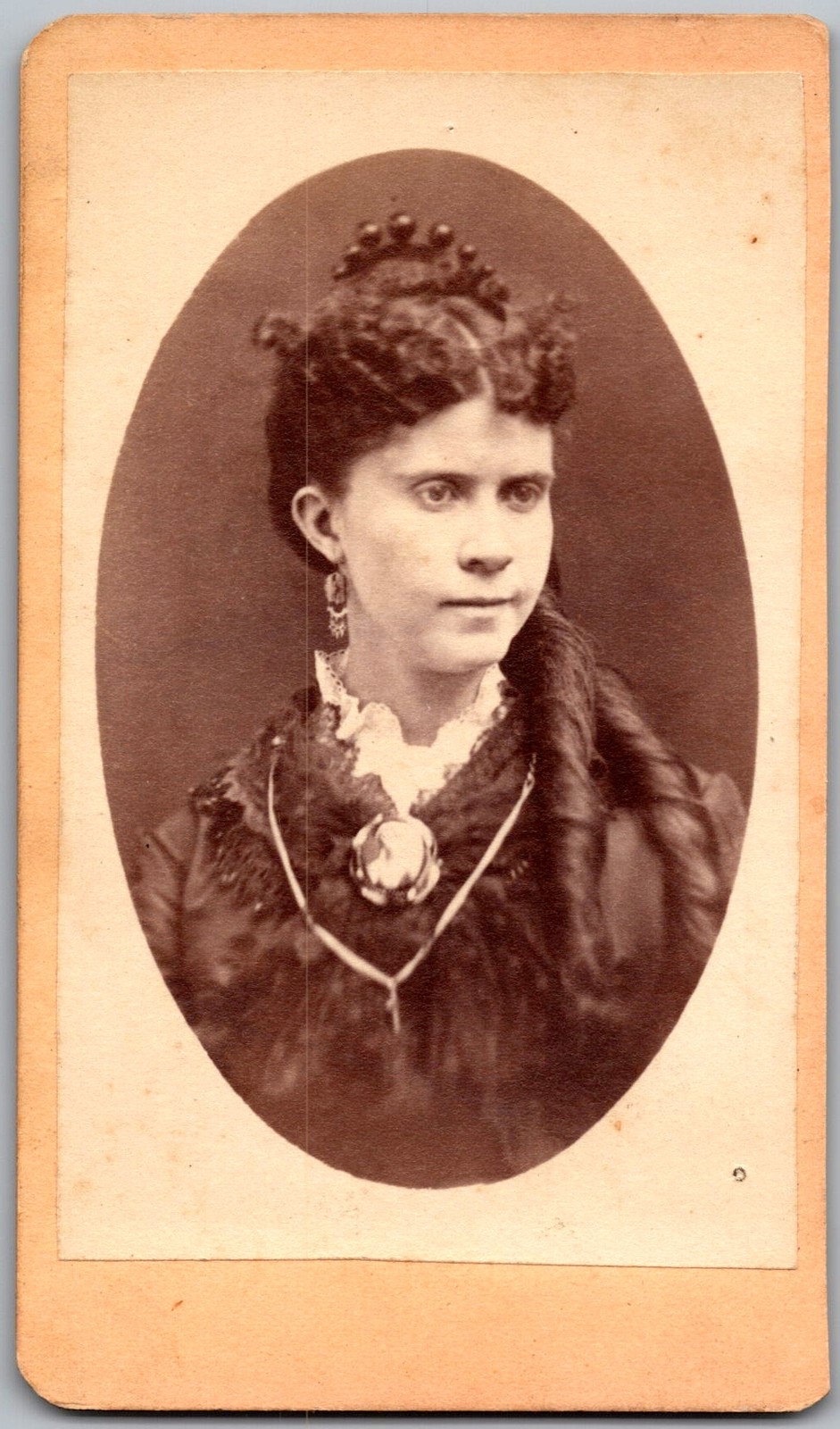 CDV Circa 1870s Gorgeous Young Lady With Earrings Unmarked