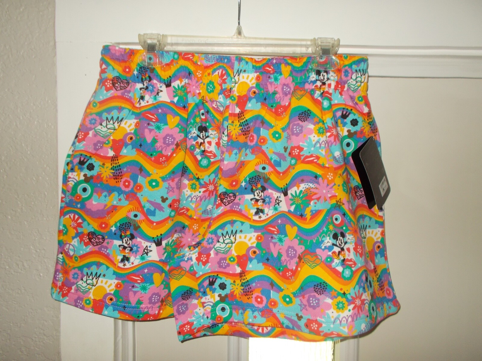 Disney Parks Pride Collection Mickey Minnie Rainbow Colorful Shorts Size Large