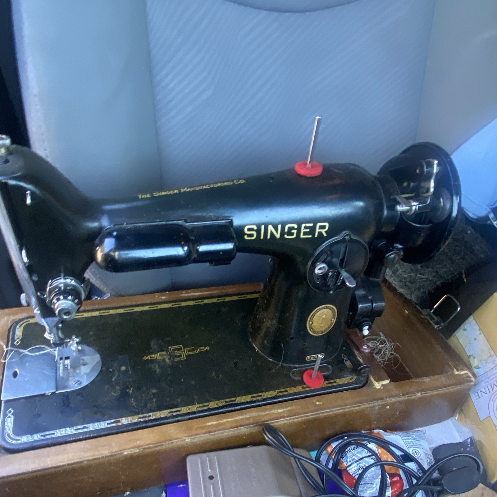 SINGER 66 Vintage Original Black & Gold Domestic Sewing Machine w/ Wood Case SINGER 66 Vintage Original Black & Gold Domestic Sewing Machine w/ Wood Case