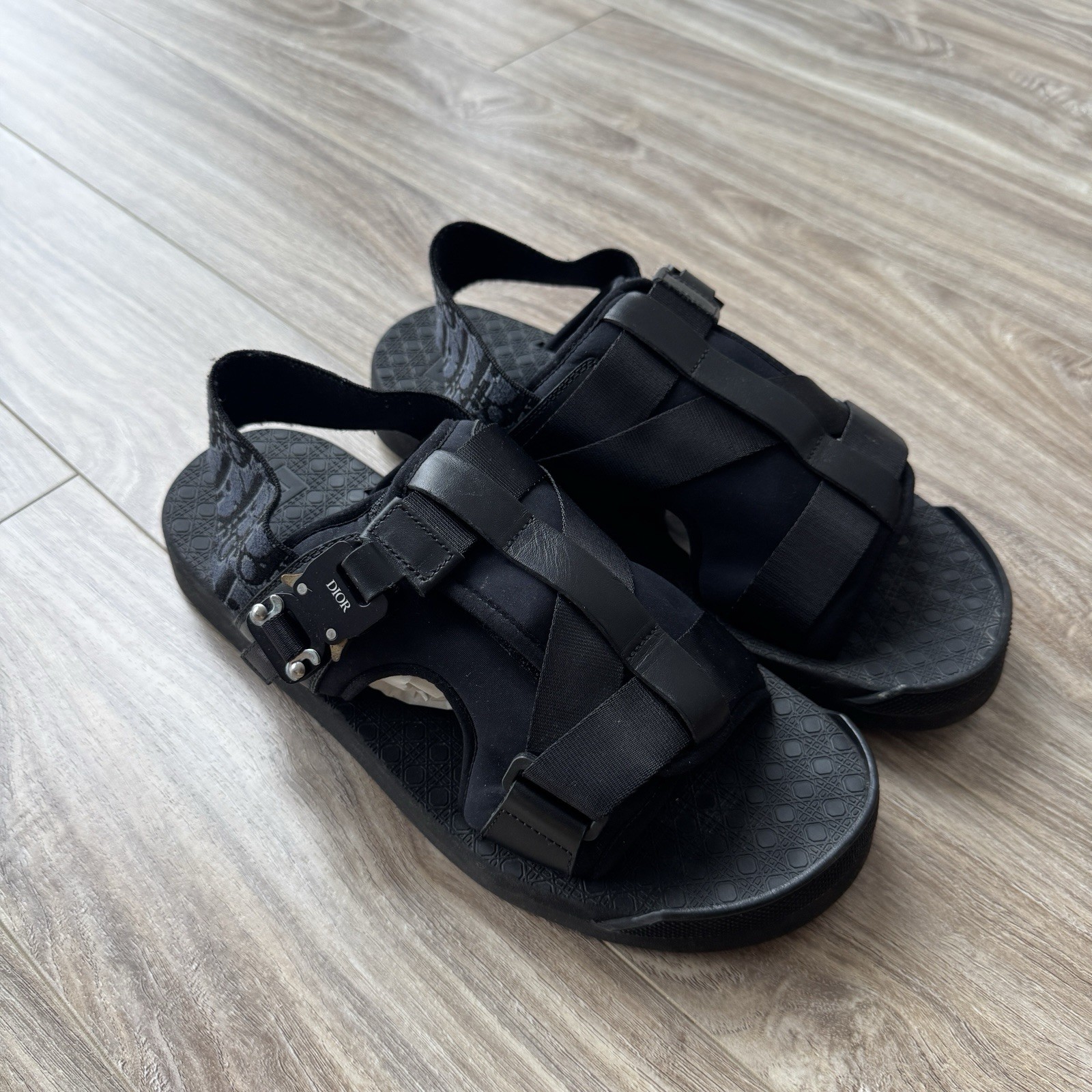 1017 ALYX 9SM x DIOR ALPHA OBLIQUE CANVAS SANDALS EU 42 US 9 MATTHEW WILLIAMS 1017 ALYX 9SM x DIOR ALPHA OBLIQUE CANVAS SANDALS EU 42 US 9 MATTHEW WILLIAMS