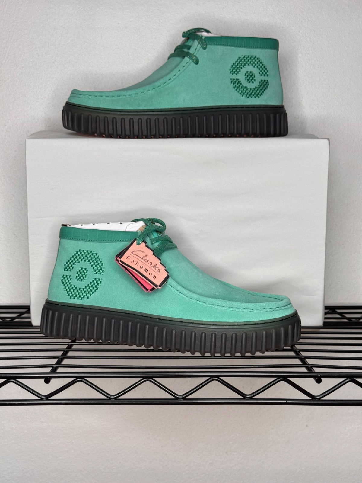 Men\'s - Clarks Torhill Explore x Pokemon \'Endgame Pack - Venusaur\' Men\'s - Clarks Torhill Explore x Pokemon \'Endgame Pack - Venusaur\'