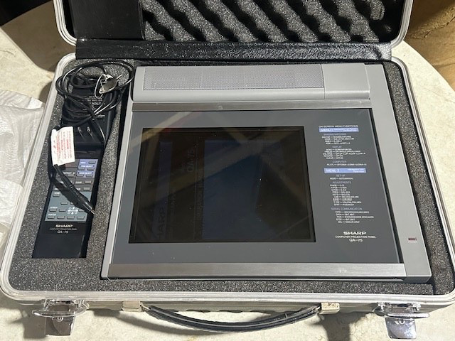 Sharp Computer Projection Panel QA-75 (Case, Remote, Cables, Manual) Sharp Computer Projection Panel QA-75 (Case, Remote, Cables, Manual)