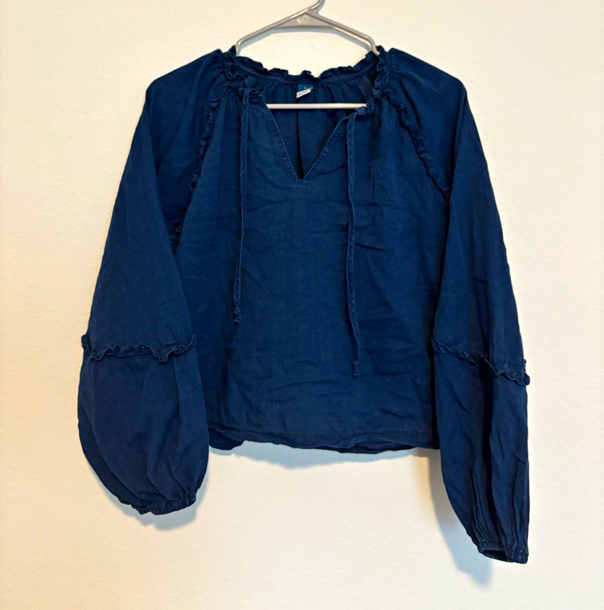 Old Navy Women\'s Blue Solid Woven Ruffle V-Neck Balloon Sleeve Blouse, S