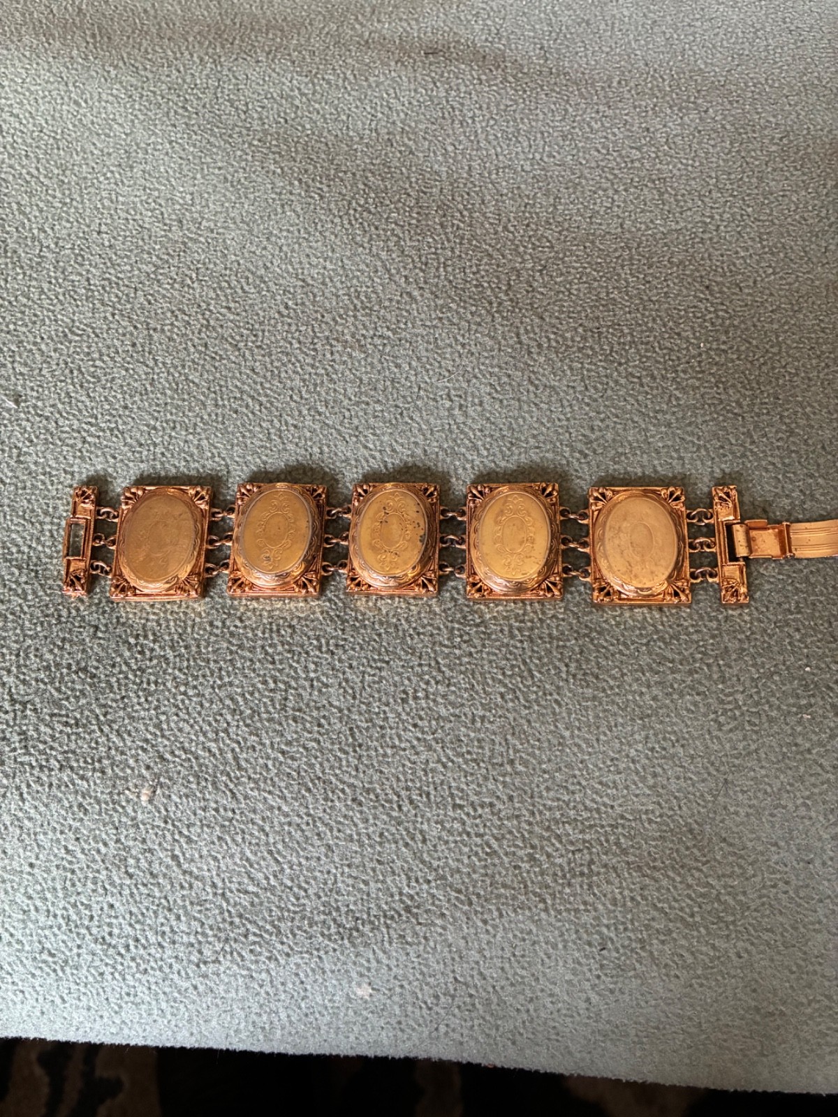 Vintage Signed Hattie Carnegie Gold Tone Ornate Locket Bracelet Vintage Signed Hattie Carnegie Gold Tone Ornate Locket Bracelet