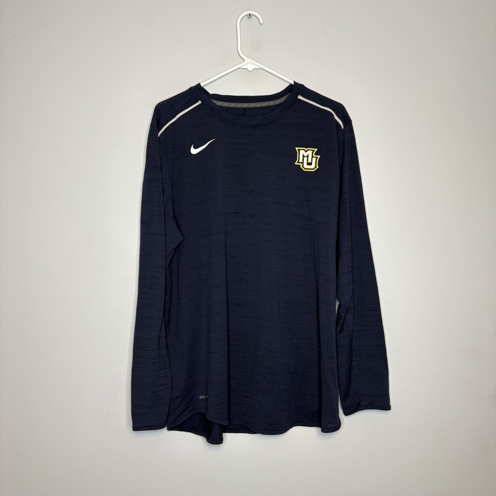 Nike Marquette Golden Eagles Dri Fit Long Sleeve Pullover Men\'s Size Large Nike Marquette Golden Eagles Dri Fit Long Sleeve Pullover Men\'s Size Large