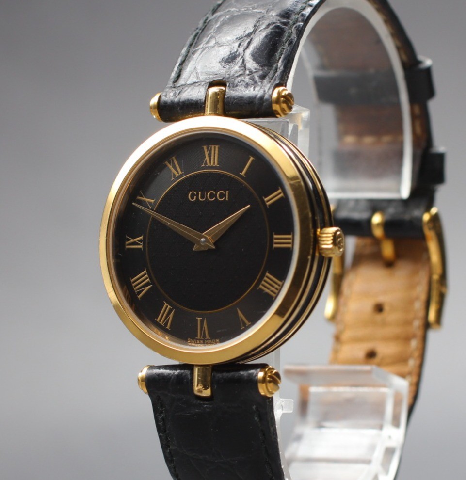 [Exc+5]  Vintage Gucci 2040M Black Roman Dial Gold Quartz Men\'s Watch From JAPAN