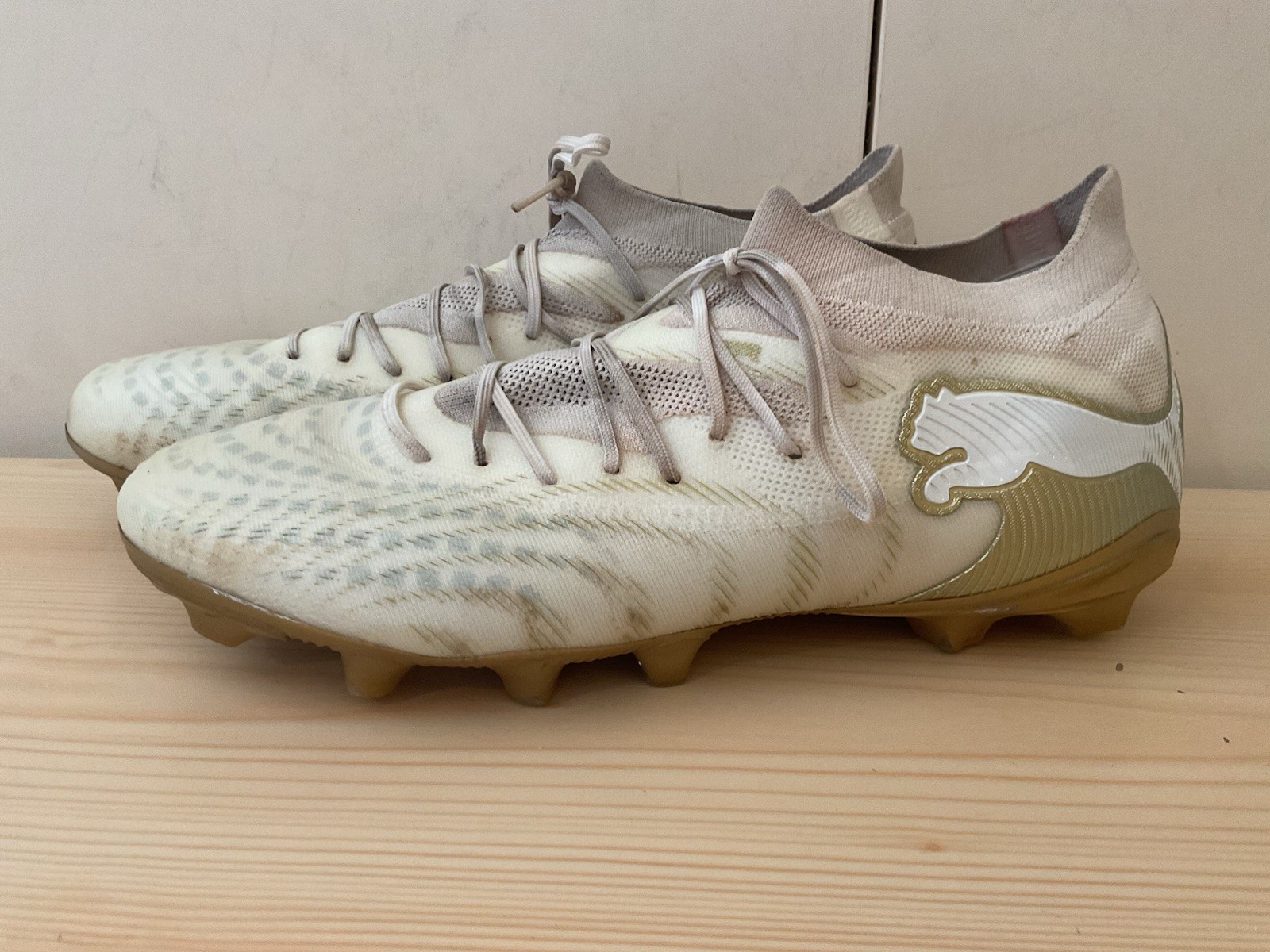 Puma Future 9 Pro FG soccer cleats Futbol Size 11 Metallic Gold White Puma Future 9 Pro FG soccer cleats Futbol Size 11 Metallic Gold White