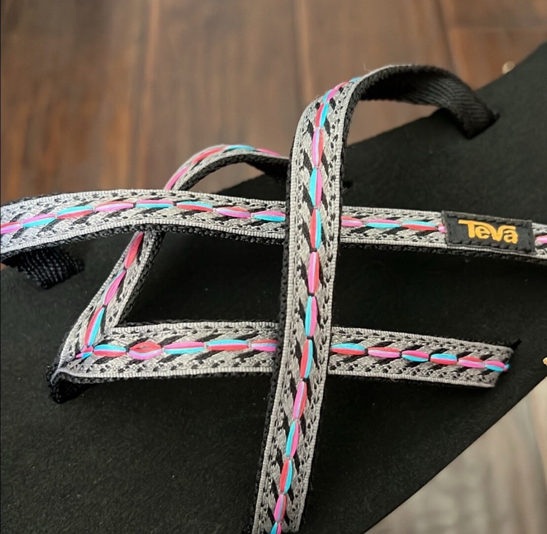 New Teva Women’s Multicolor Olowahu Strap Lightweight Sandals Size 9