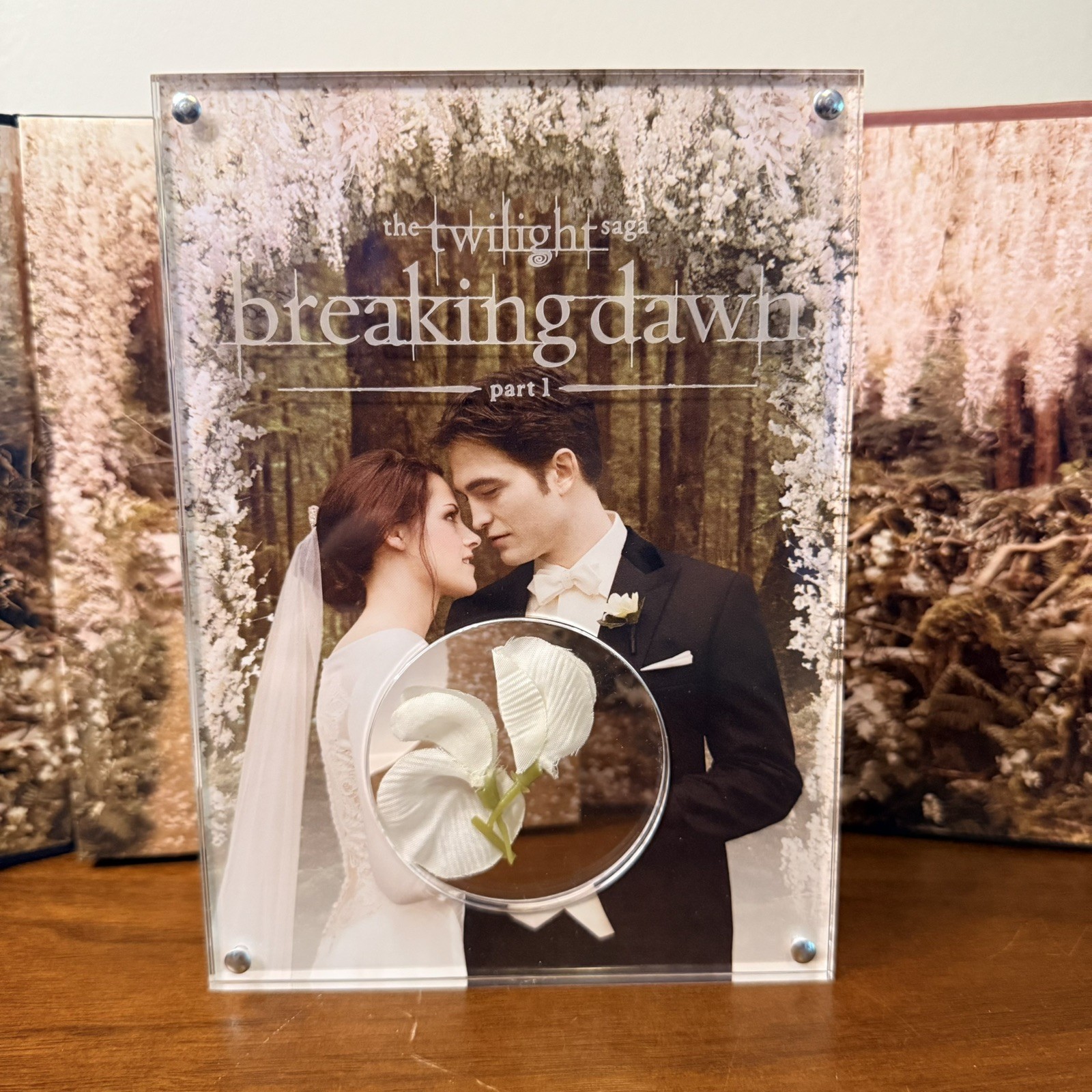 The Twilight Saga: Breaking Dawn - Part 1 Limited Edition with Film Prop Flower