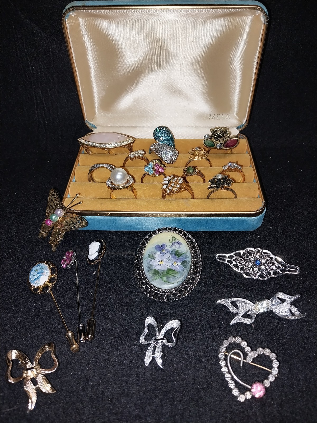 Vintage To Modern Ring & Brooch Lot With Small Case Vintage To Modern Ring & Brooch Lot With Small Case
