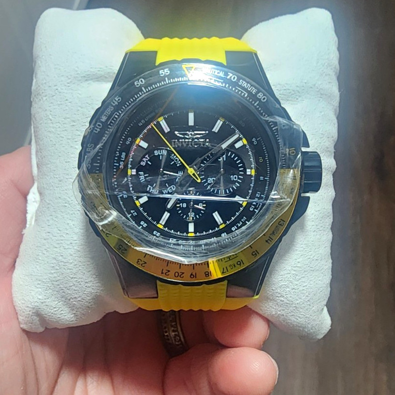 Brand New Invicta Aviator Skyshock 50mm Mens Watch In Yellow And Black Brand New Invicta Aviator Skyshock 50mm Mens Watch In Yellow And Black