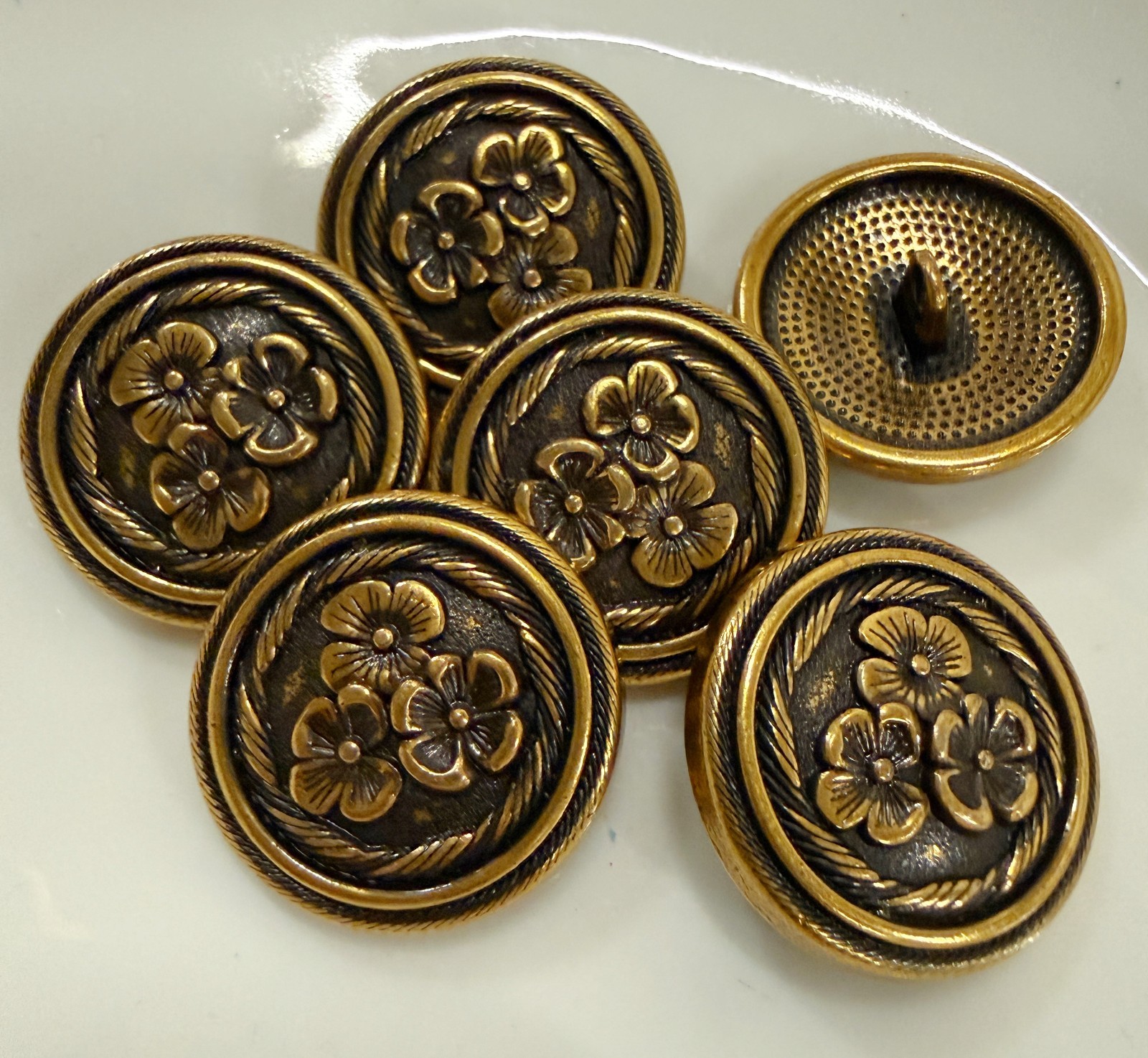 6PC Vintage Antique Gold Flowers Metal Buttons Crafts Sewing Shank Buttons 20mm