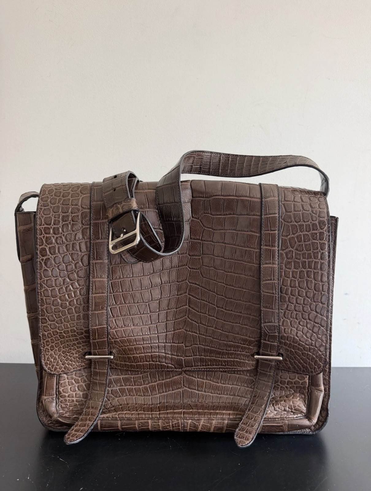 Authentic Hermes Shiny Porosus Crocodile Steve Messenger Bag (38) Mid 2000s Authentic Hermes Shiny Porosus Crocodile Steve Messenger Bag (38) Mid 2000s