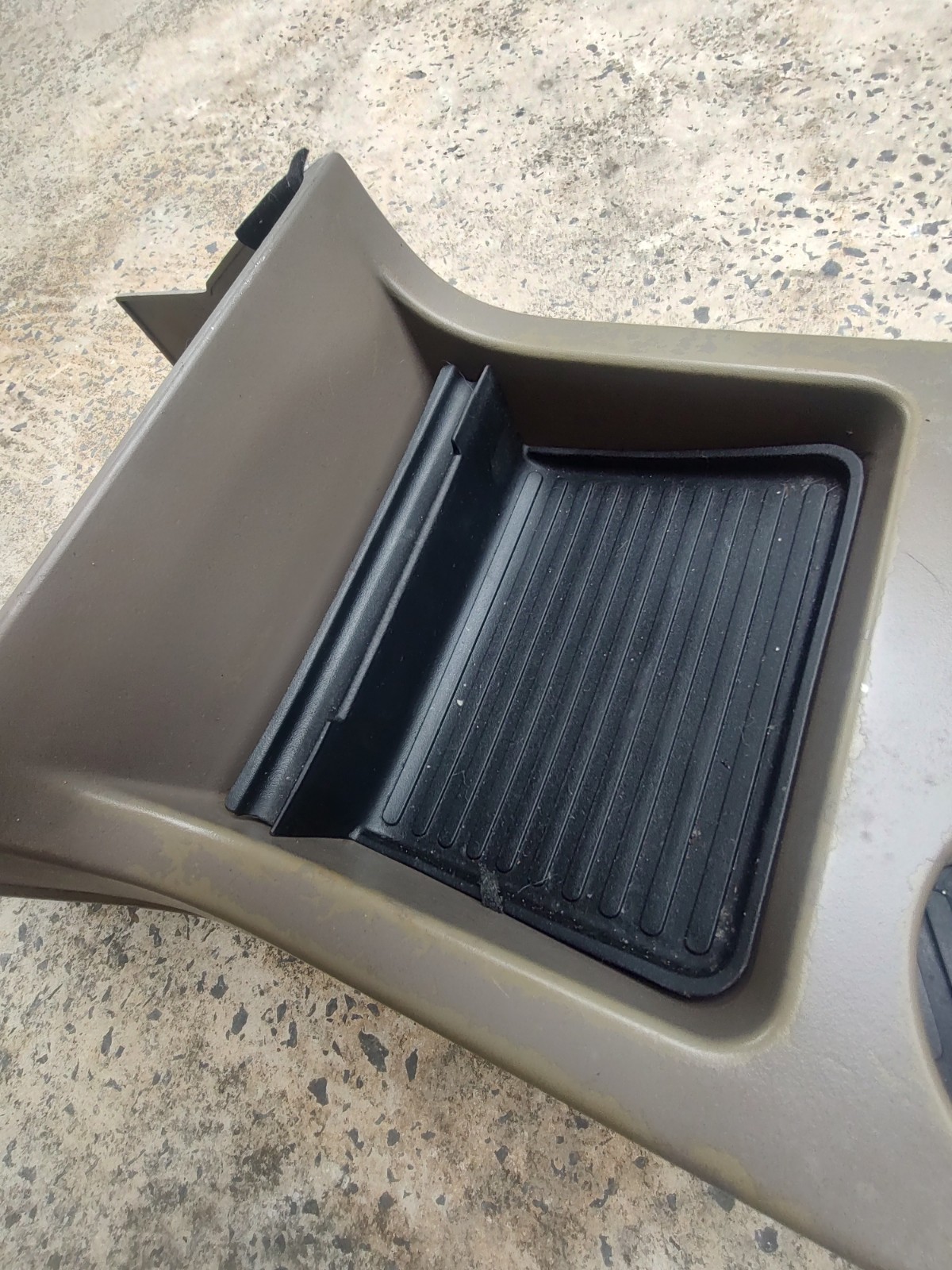 2002-2005 FORD EXPLORER MOUNTAINEER CENTER CONSOLE RUBBER MAT 02-05 2002-2005 FORD EXPLORER MOUNTAINEER CENTER CONSOLE RUBBER MAT 02-05