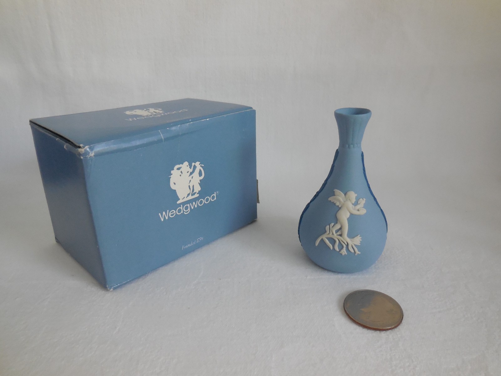Boxed Wedgwood Tricolor Blue Jasperware Seasons Spring Cherub Miniature Vase Boxed Wedgwood Tricolor Blue Jasperware Seasons Spring Cherub Miniature Vase
