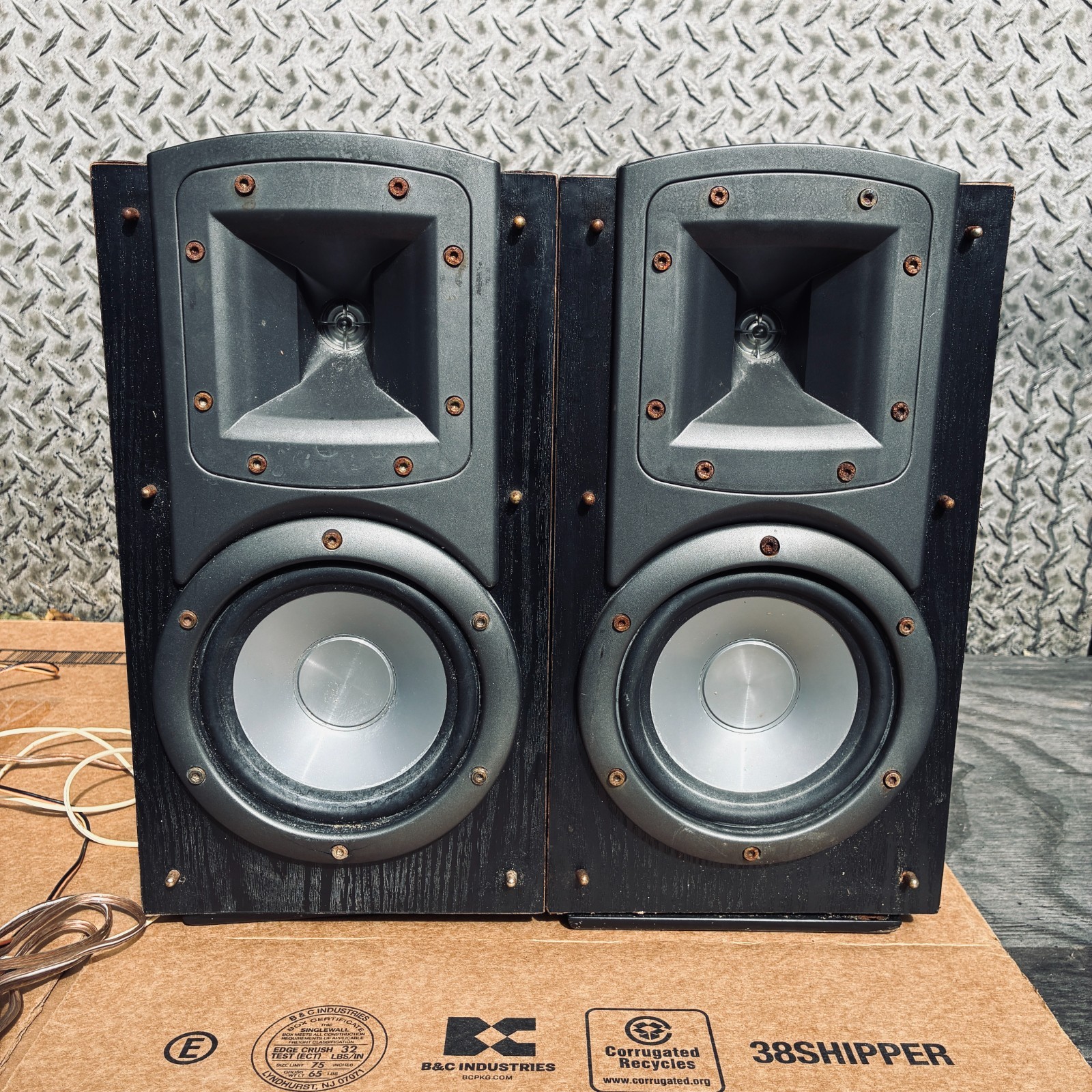 Klipsch Synergy B2 Home Theater Bookshelf Speakers 75W 8-Ohm Black Wired Pair