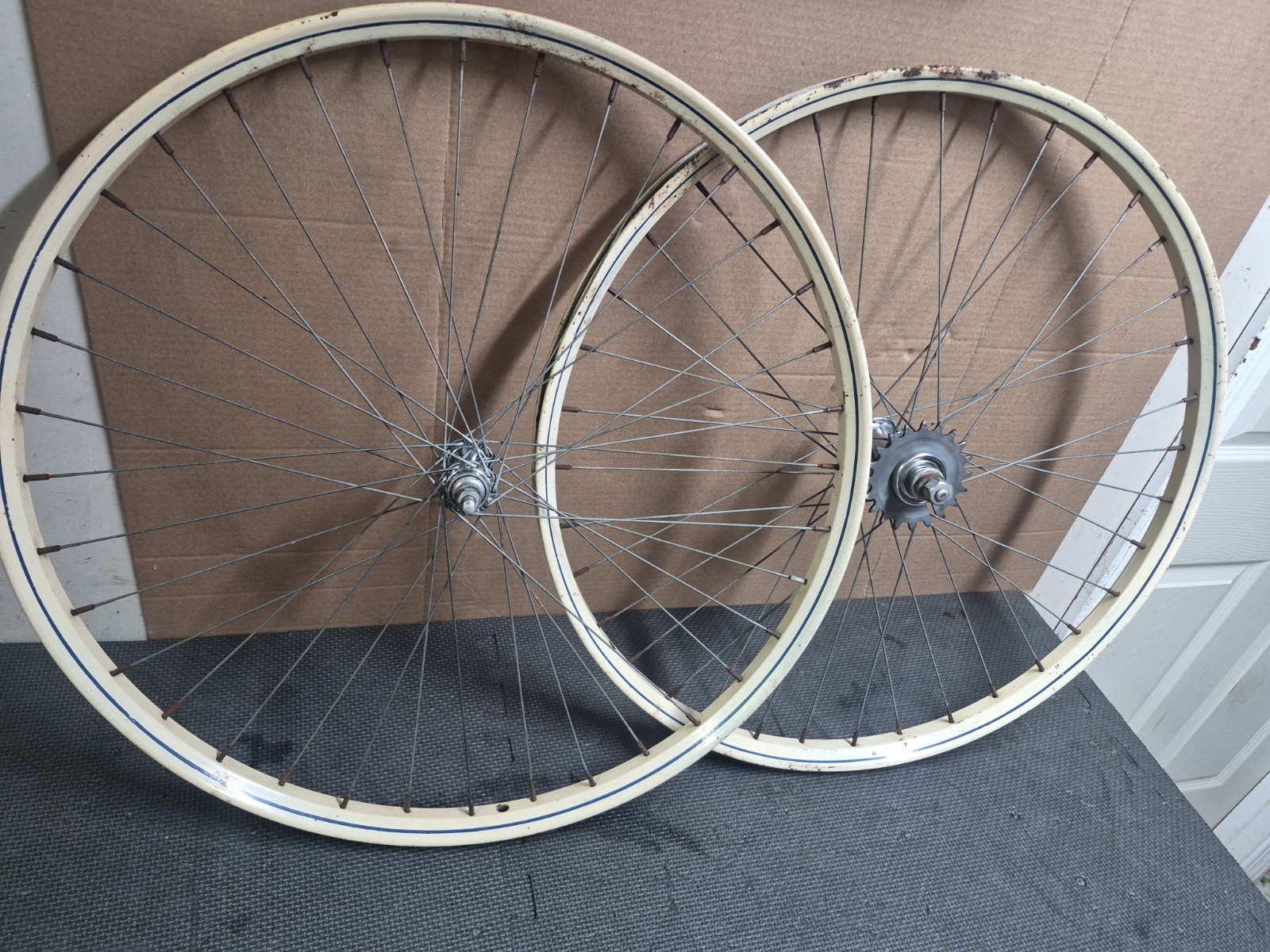 Vintage 1940s Balloon Tire Bicycle 26\