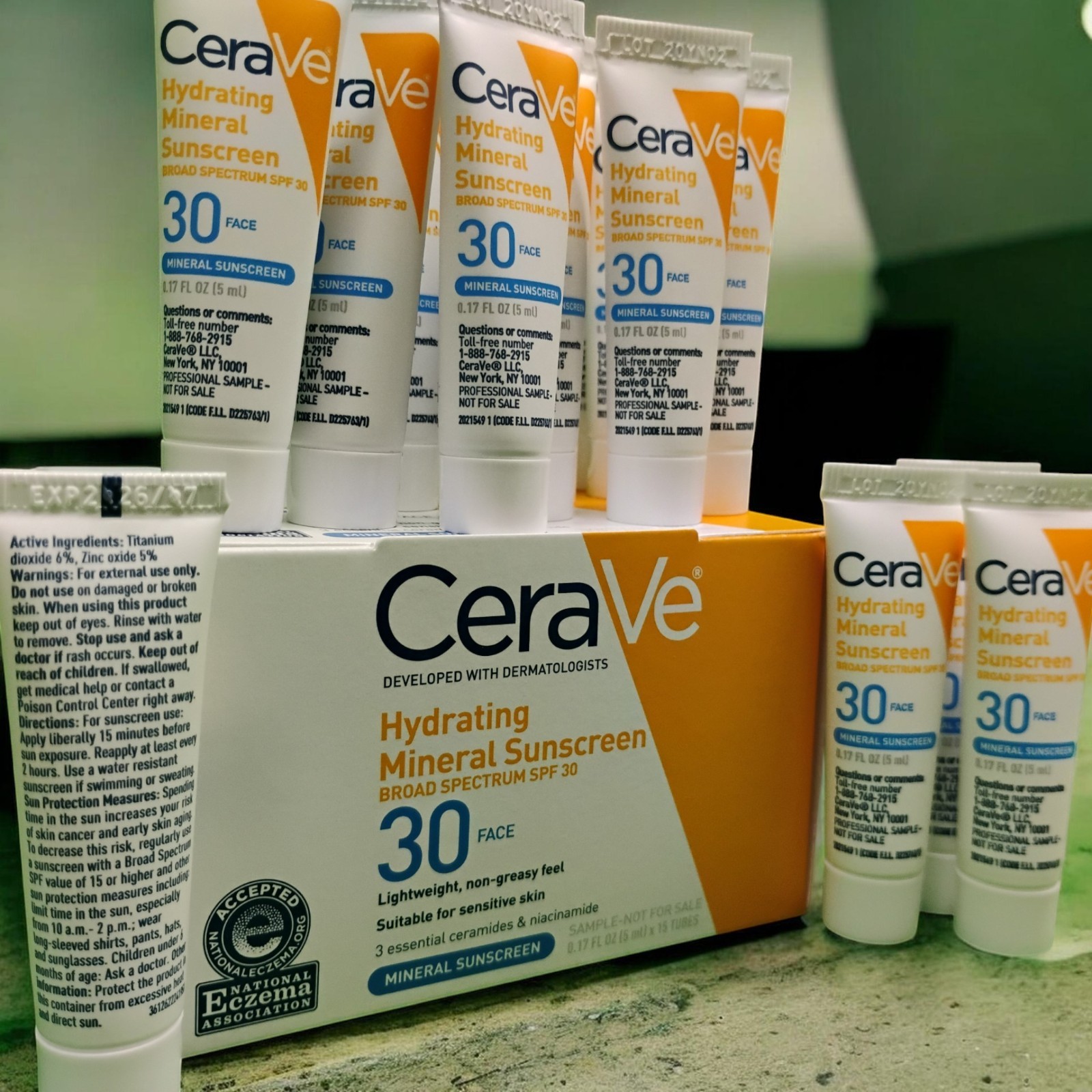 CeraVe Hydrating Mineral Sunscreen: Lightweight 15 Count/ 2.55 Fl Oz EXP 07/26 CeraVe Hydrating Mineral Sunscreen: Lightweight 15 Count/ 2.55 Fl Oz EXP 07/26