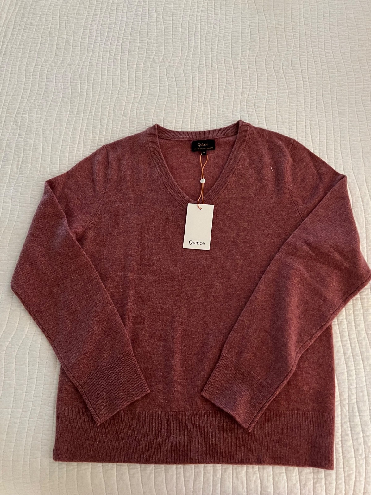NWT Quince Mongolian Cashmere V- neck sweater, women size M, heather shaded NWT Quince Mongolian Cashmere V- neck sweater, women size M, heather shaded