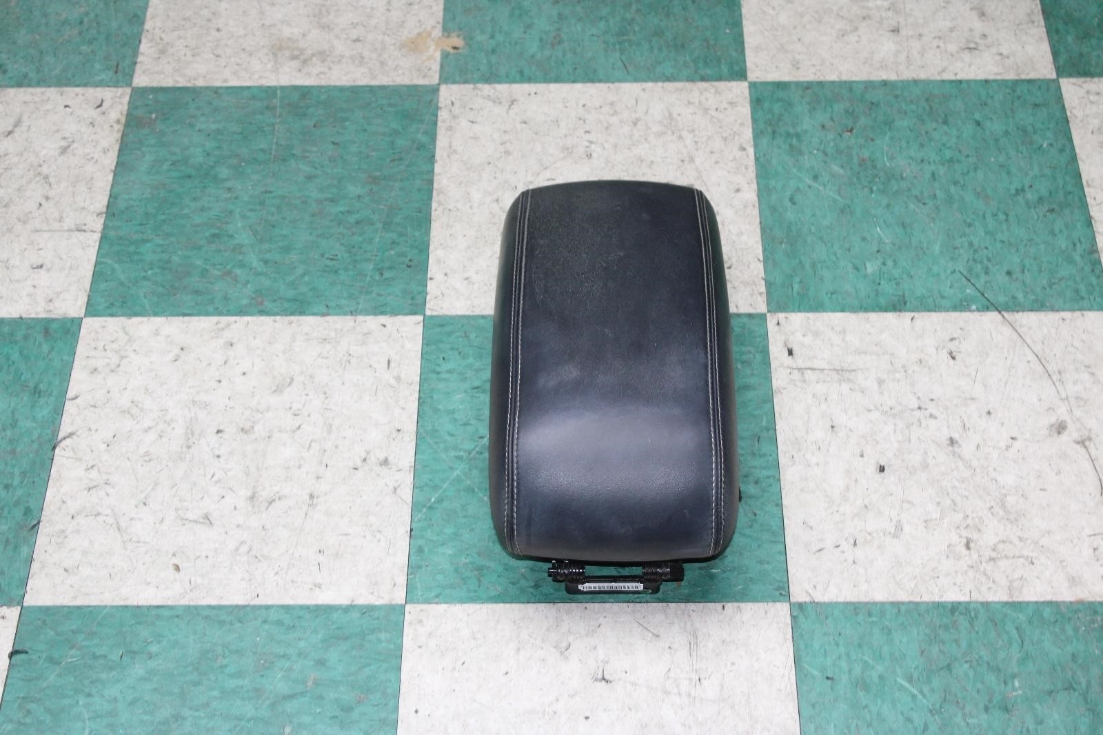 ⚠️WORN⚠️ 14-22 Grand Cherokee Black Leather Floor Center Console Armrest Arm WTY